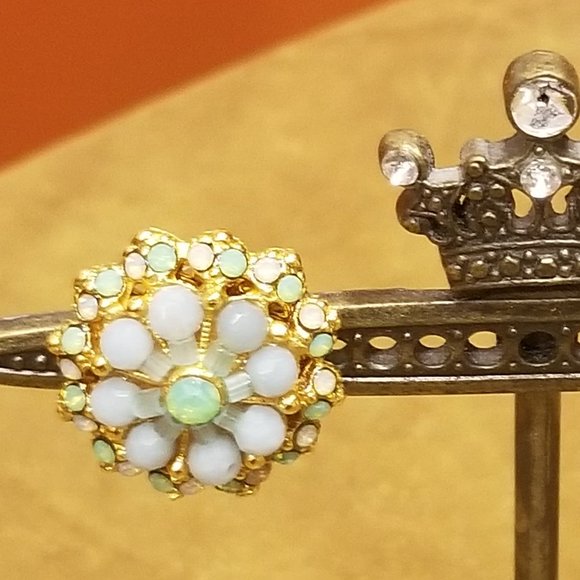 RARE DESIGNER VINTAGE JOSE & MARIA BARRERA FLOWER ROUND CLUSTER Crystal Earrings - Picture 6 of 12